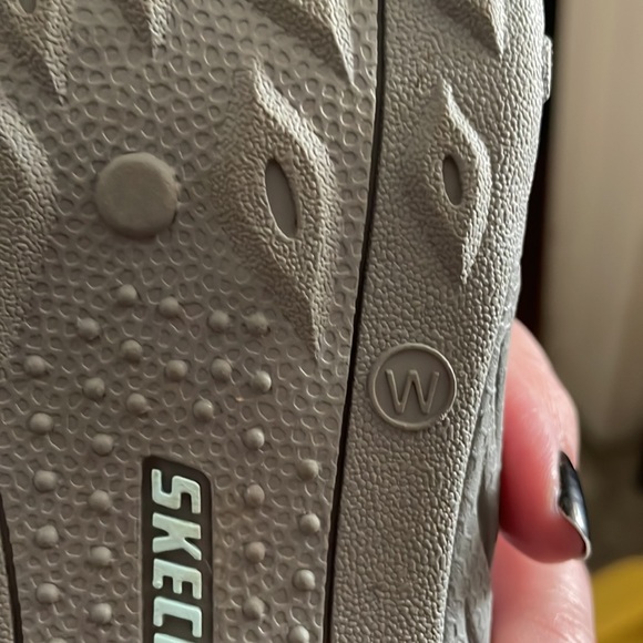 Skechers wide memory foam slip on sneakers - Picture 5 of 6